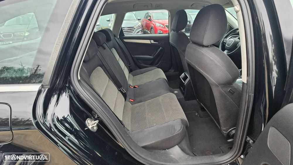 Audi A4 Avant 2.0 TDI DPF S line Sport Pack - 28