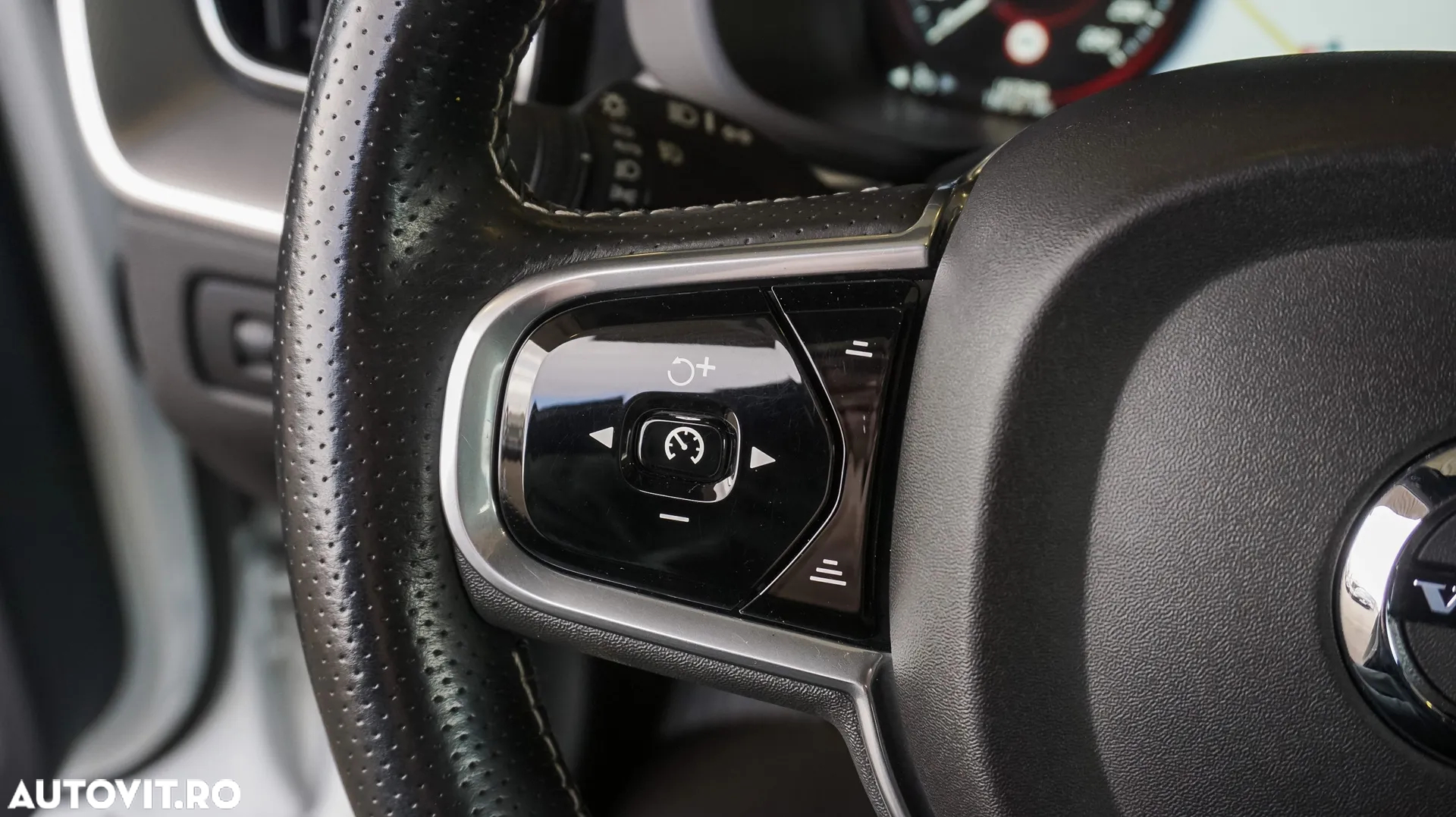 Volvo XC 60 D4 AWD Geartronic RDesign - 18