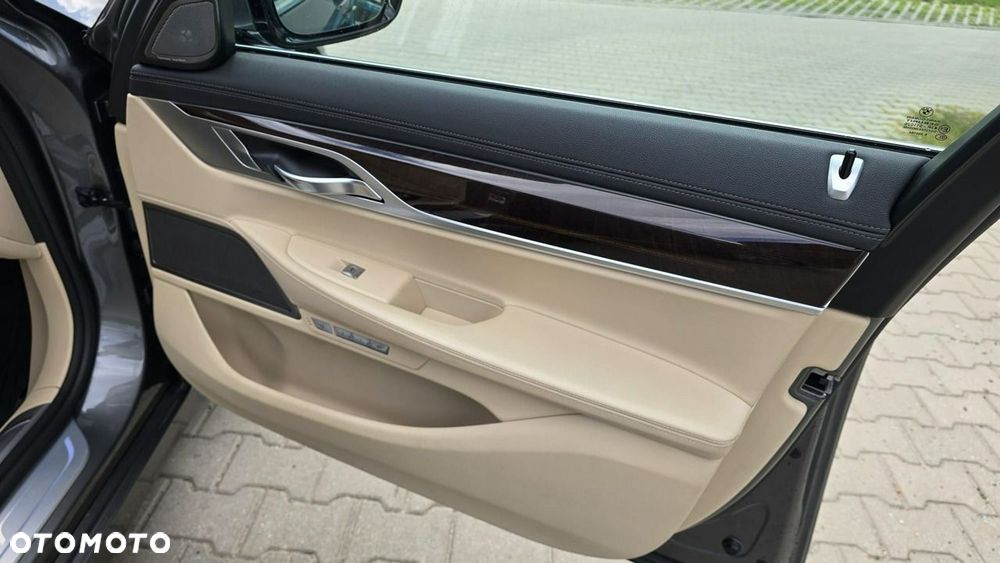 BMW Seria 7 - 24