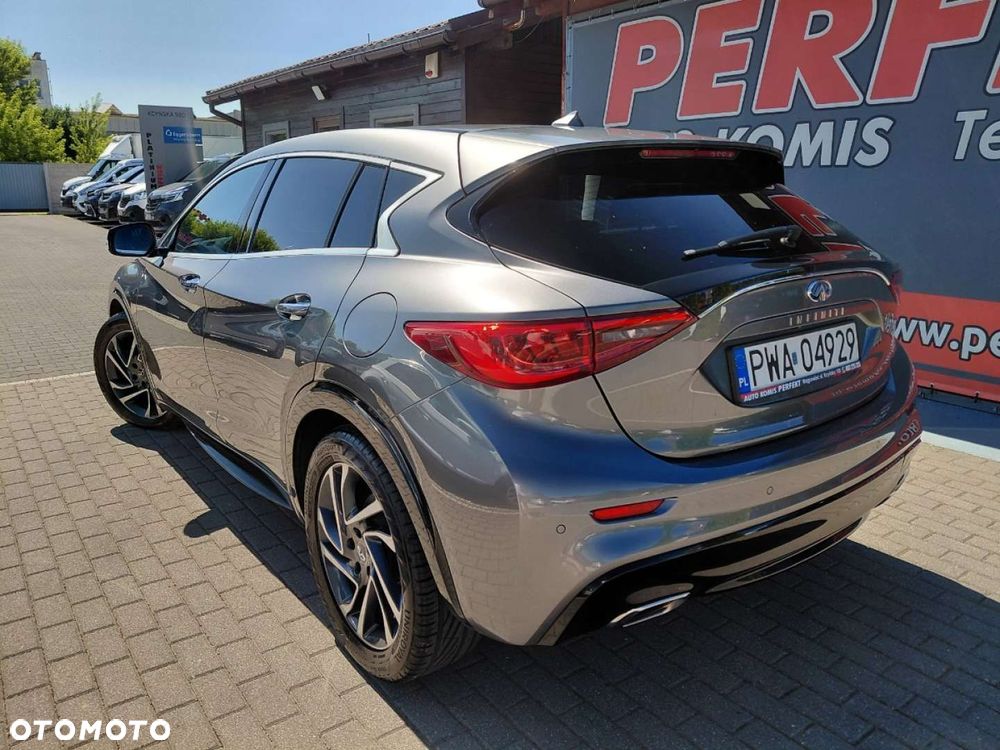 Infiniti Q30 - 6