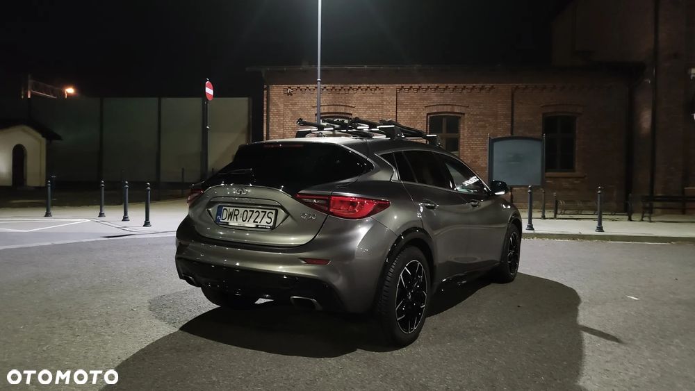 Infiniti Q30 1.5d DCT Premium City Black - 6