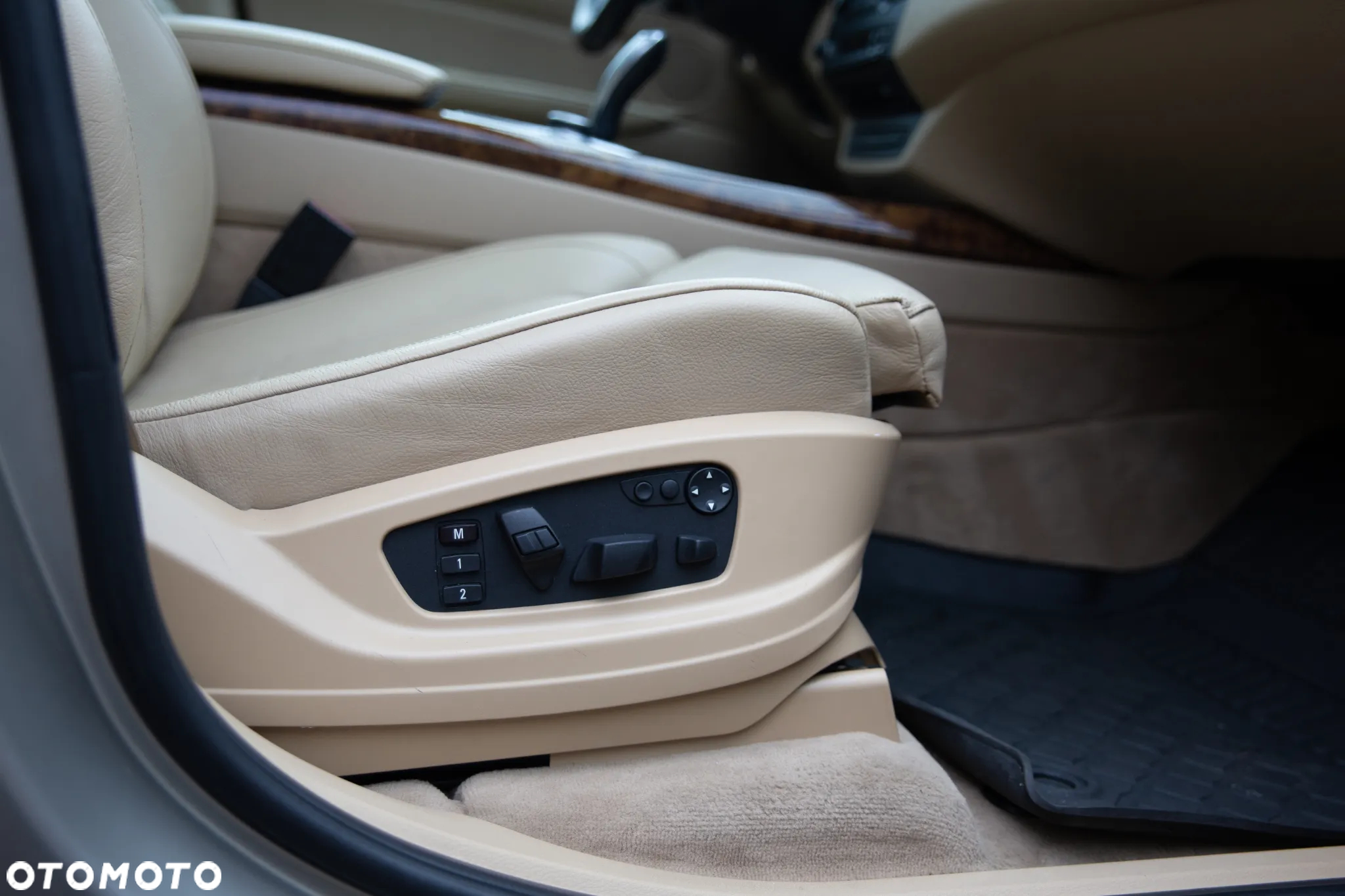 BMW X5 4.8i xDrive - 9