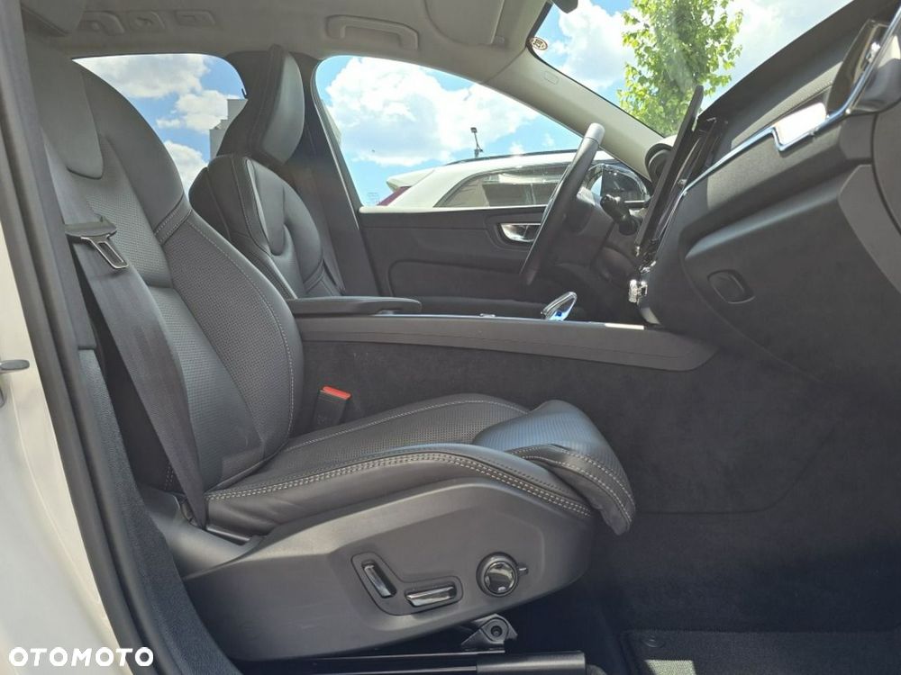 Volvo XC 60 B5 B AWD Ultra Dark - 12