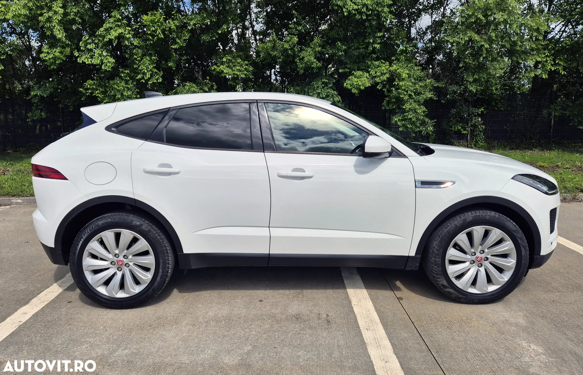 Jaguar E-Pace D150 AWD SE - 8