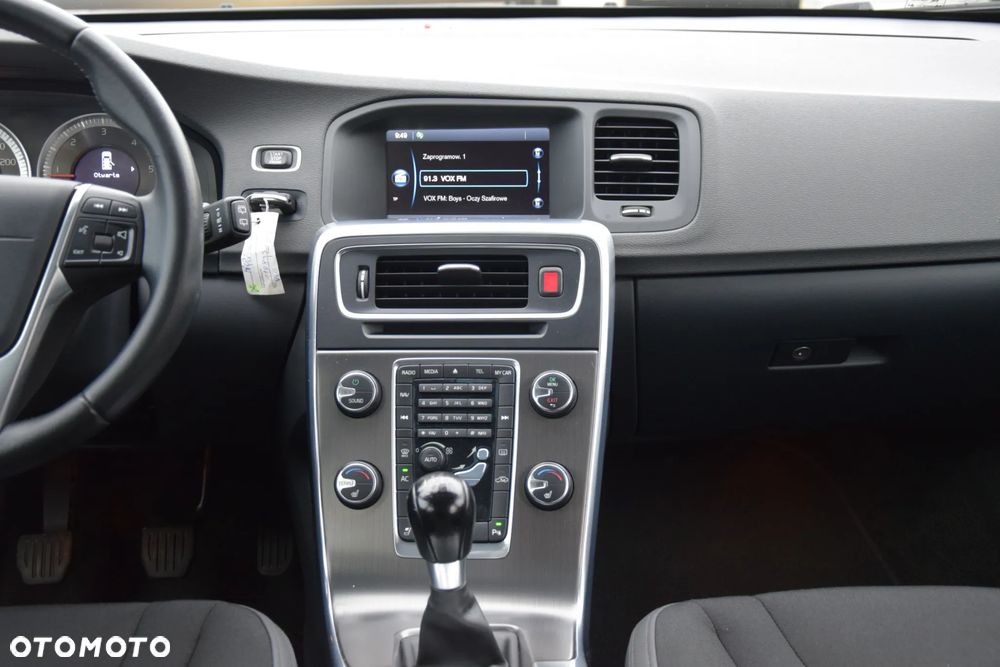 Volvo V60 D3 Momentum - 36