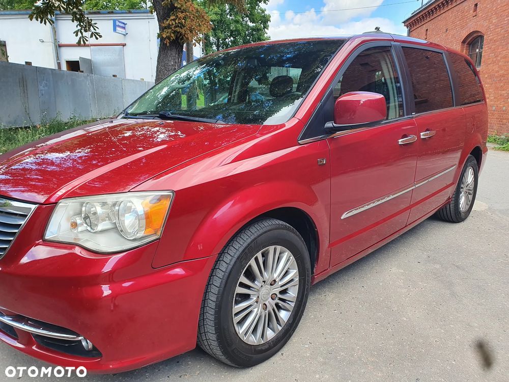 Chrysler Town & Country 3.6 Limited - 12
