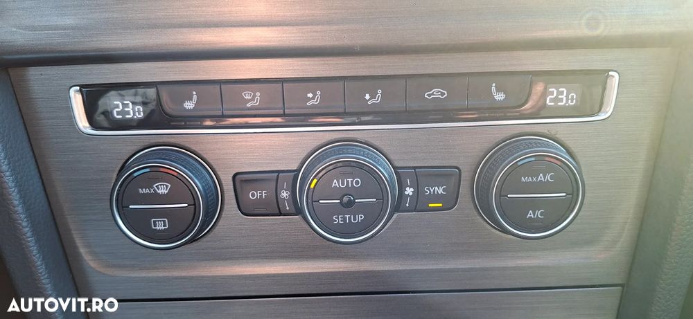 Volkswagen Golf 1.6 TDI DPF BlueMotion Technology Highline - 17