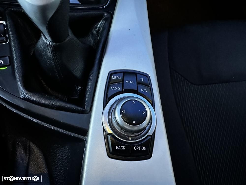 BMW 320 d Sport Line - 31