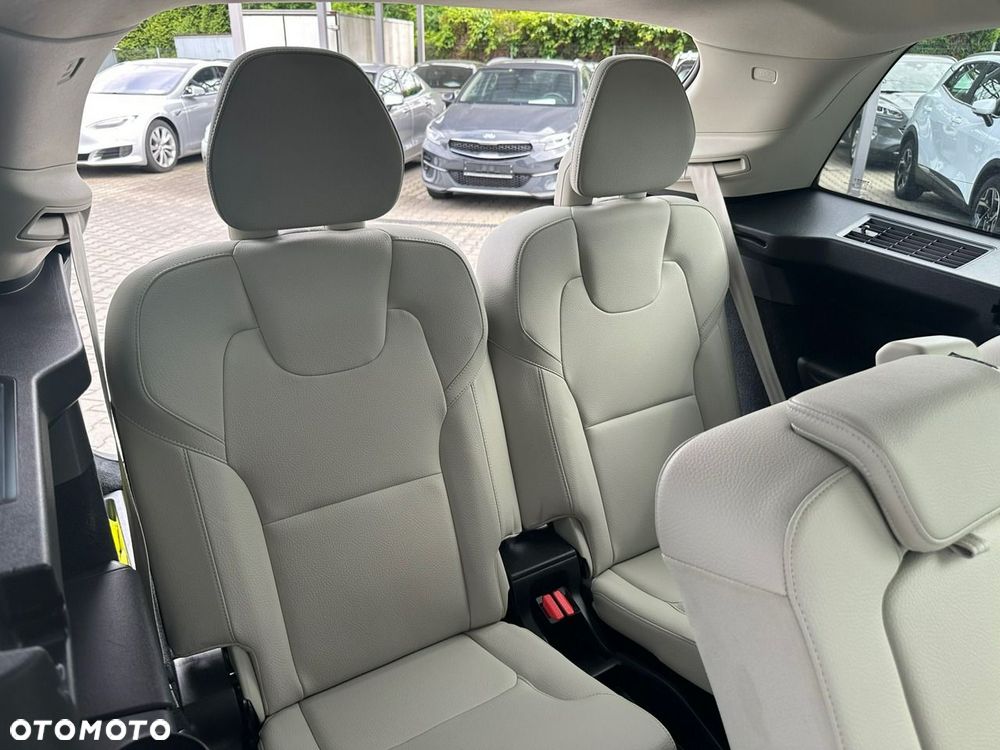 Volvo XC 90 - 21