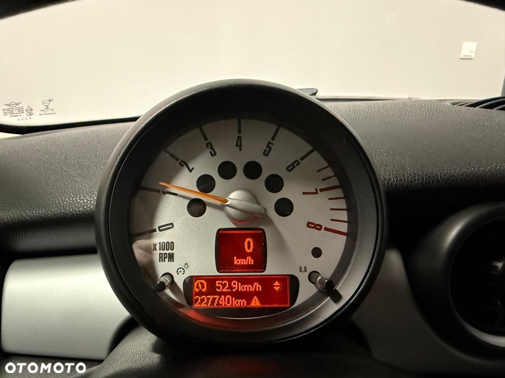 MINI ONE Brick Lane - 9