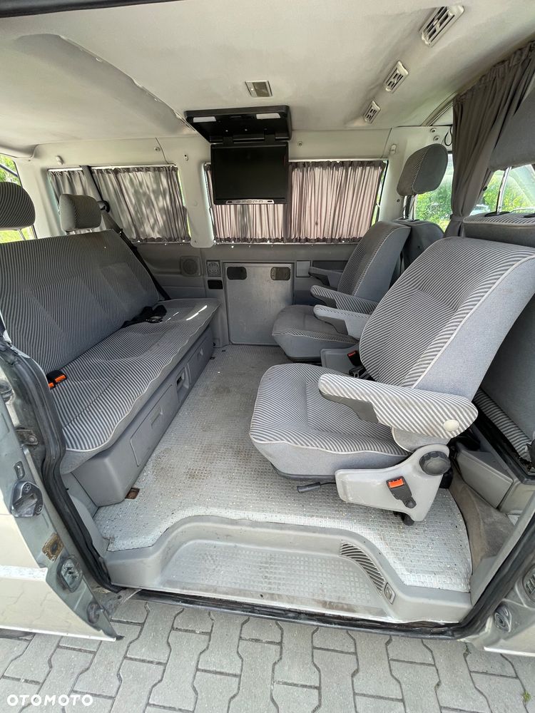 Volkswagen Multivan - 24