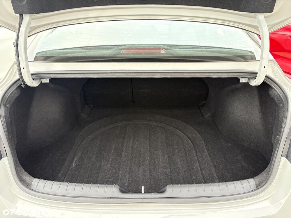 Hyundai Elantra - 27