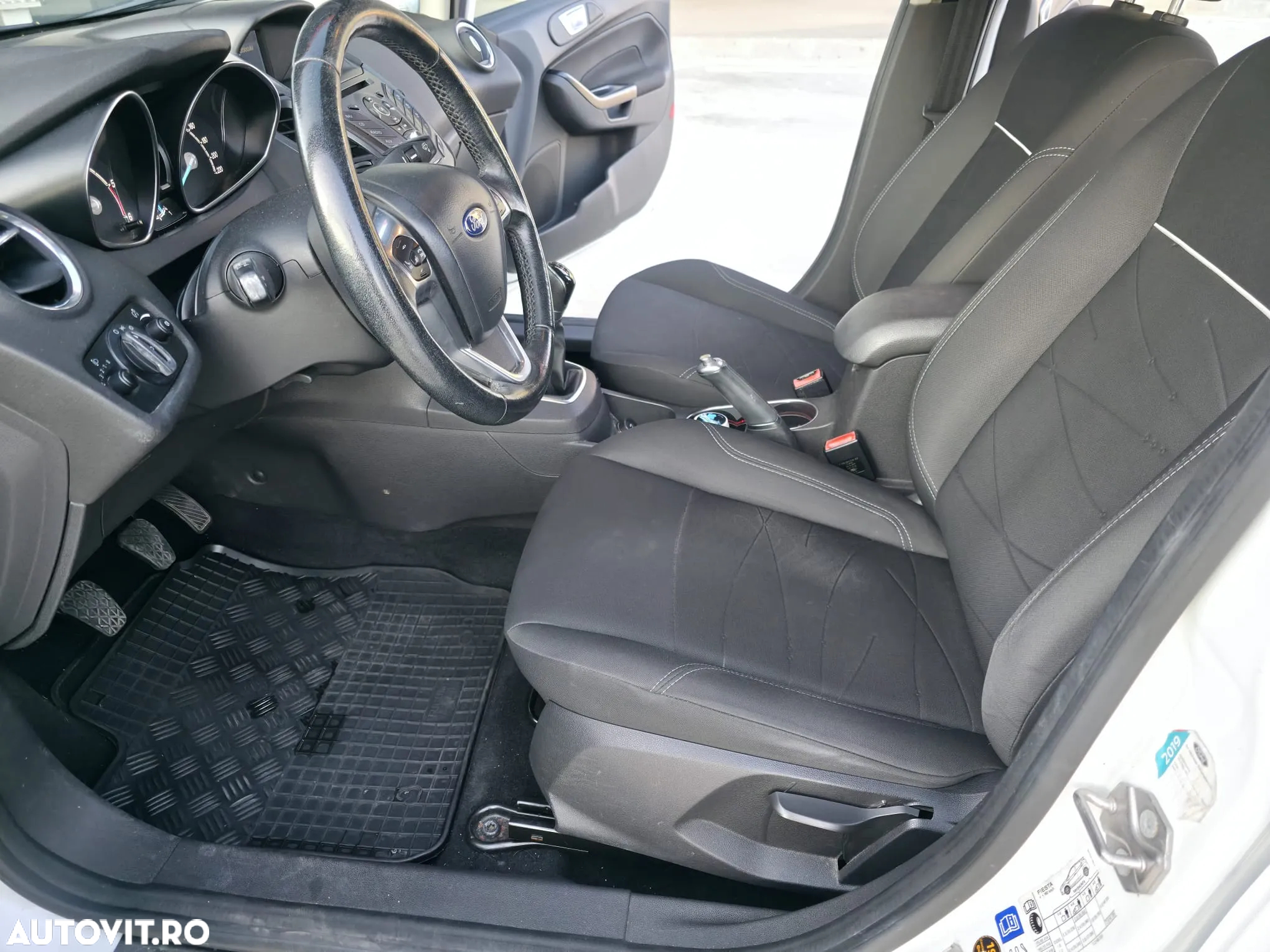 Ford Fiesta 1.5 TDCi DPF Titanium - 5