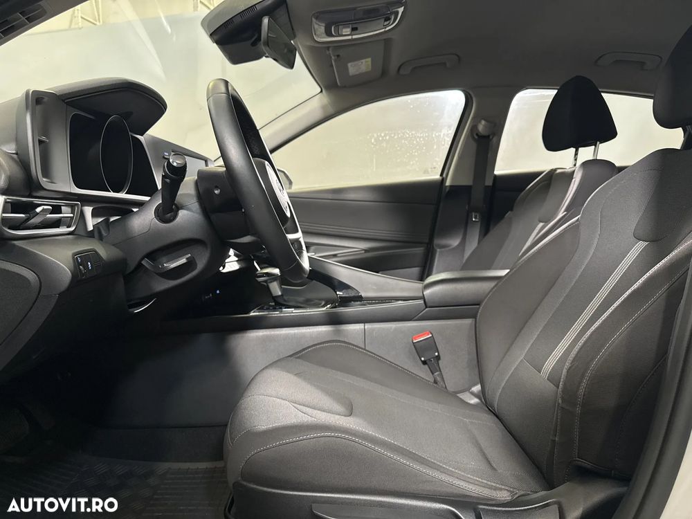 Hyundai Elantra - 22