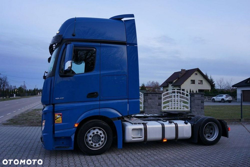 Mercedes-Benz 1845 - 30