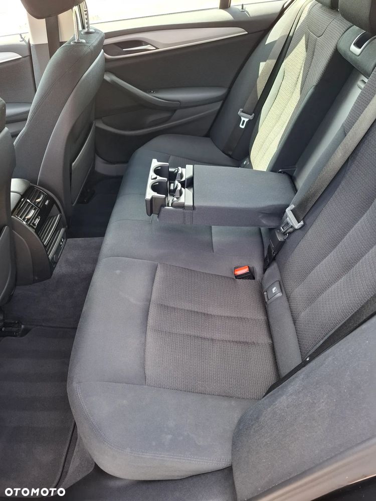 BMW Seria 5 518d - 12
