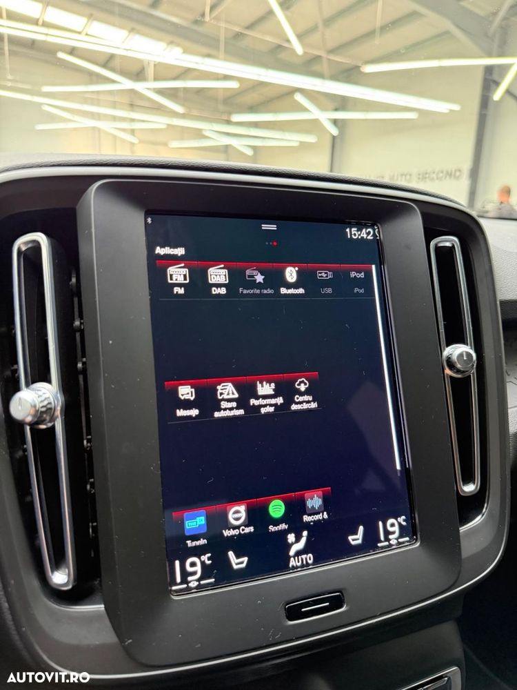 Volvo XC 40 T2 AT8 Momentum - 24
