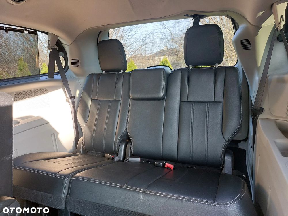 Chrysler Town & Country 3.6 Limited - 22