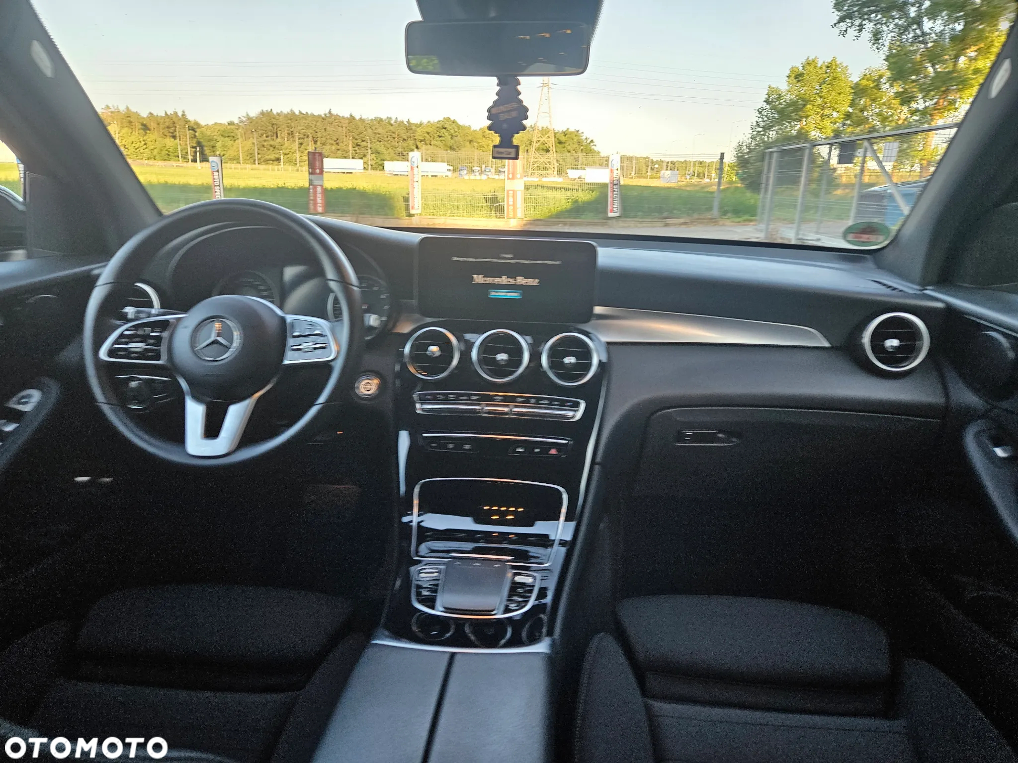 Mercedes-Benz GLC 300 e 4-Matic - 22