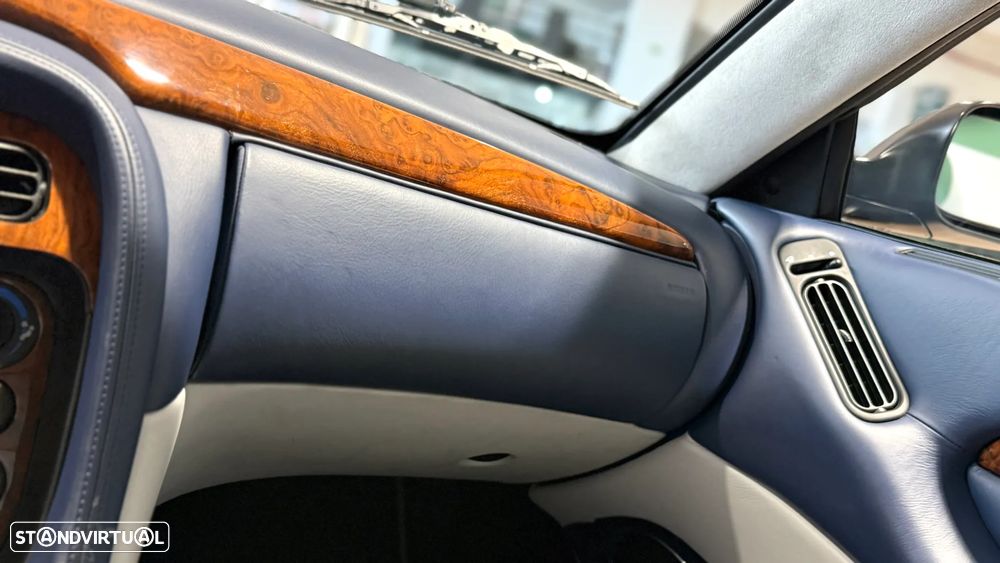 Aston Martin DB7 Vantage Coupé V12 - 33