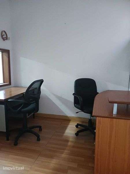 Arrenda Armazém com escritório e casa de banho completa - Grande imagem: 3/8