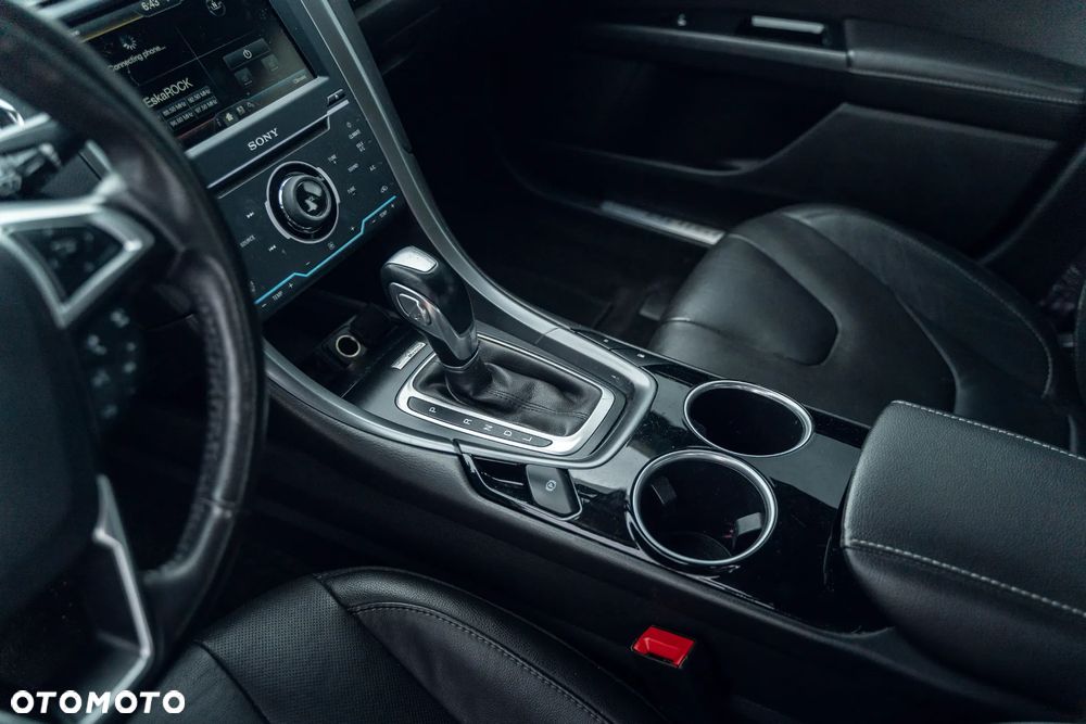 Ford Fusion 2.0 EcoBoost Titanium - 20