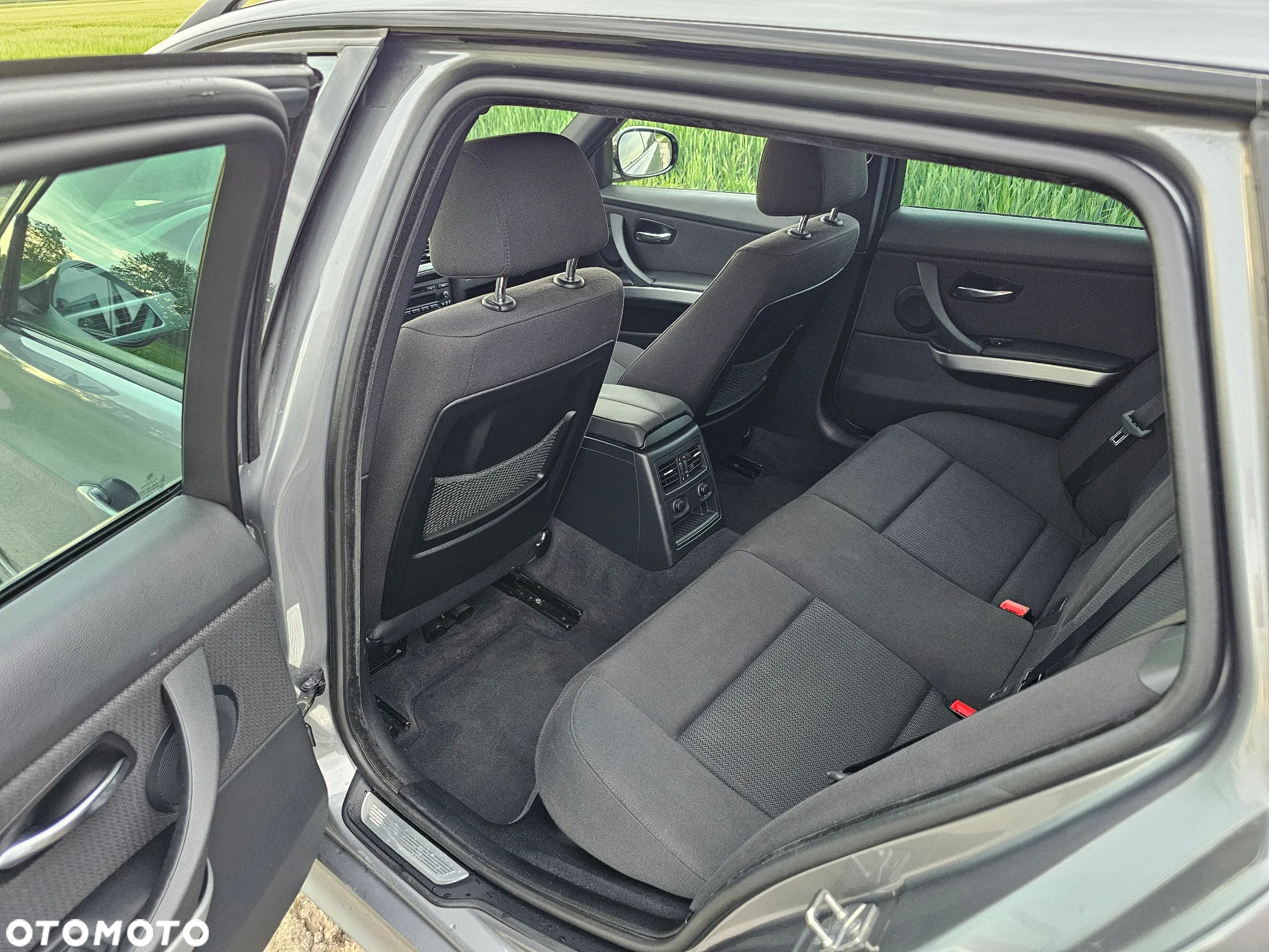 BMW Seria 3 320d DPF Touring - 8