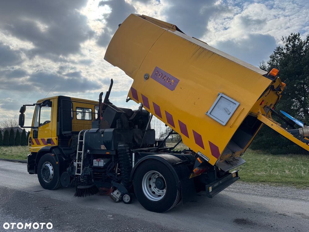 Iveco Eurocargo 180e25 zamiatarka Johanston VT800 - 2