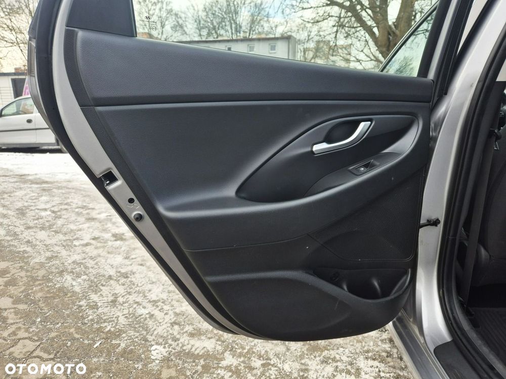 Hyundai i30 1.5 DPI Classic + - 17