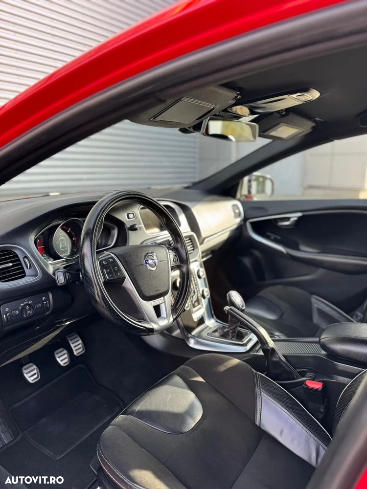 Volvo V40 D2 R-Design - 9