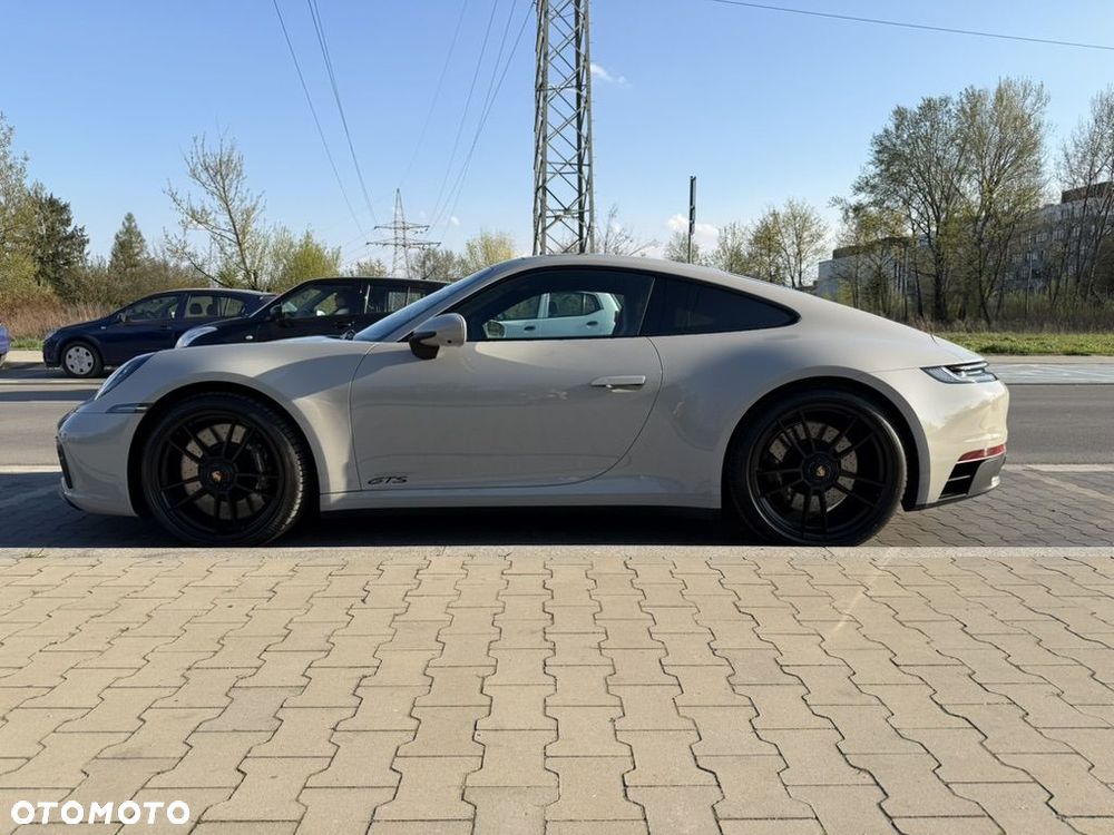 Porsche 911 Carrera 4 GTS - 2