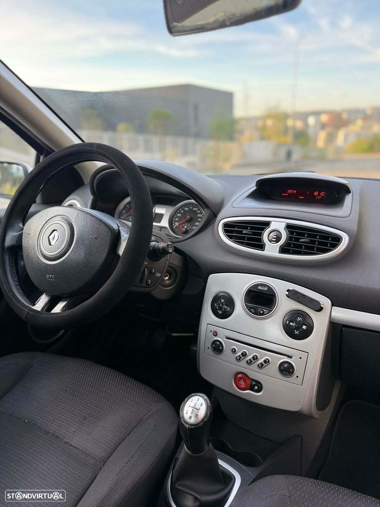 Renault Clio 1.2 16V Dynamique S - 8