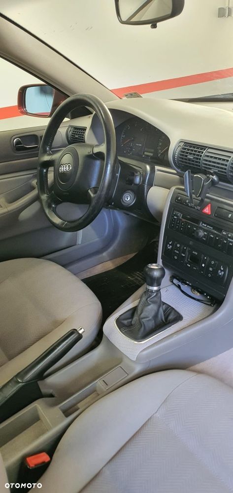 Audi A4 Limousine - 4