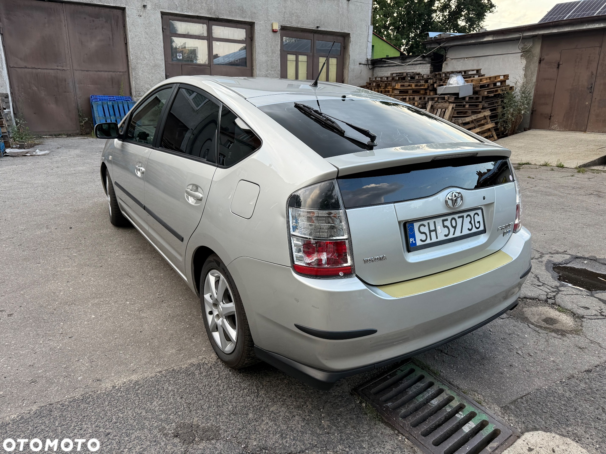 Toyota Prius (Hybrid) Executive - 6