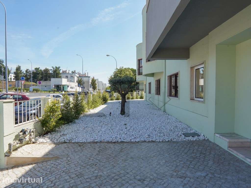 Prédio com Licença de Serviços para Arrendamento em Alfragide, Lisboa - Grande imagem: 2/60