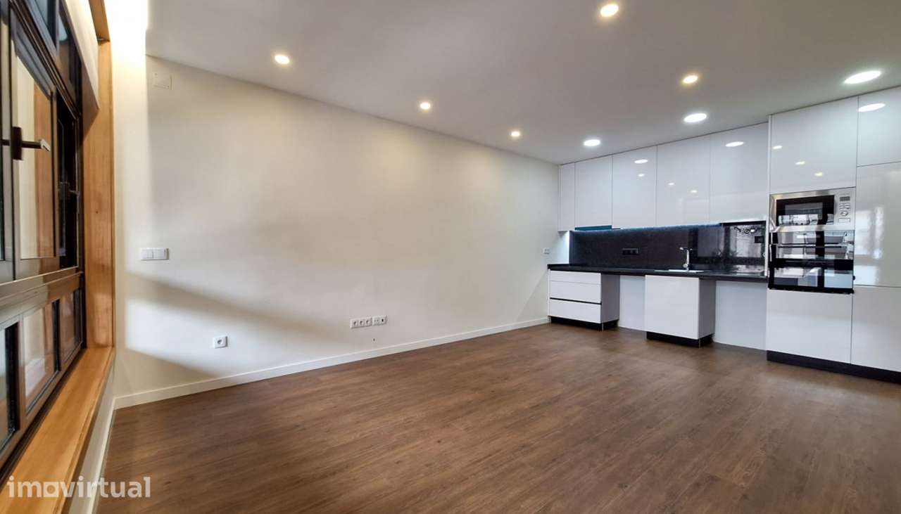 Venda de Apartamento T2 remodelado com terraço, Caxinas, Vila do Cond - Grande imagem: 4/20