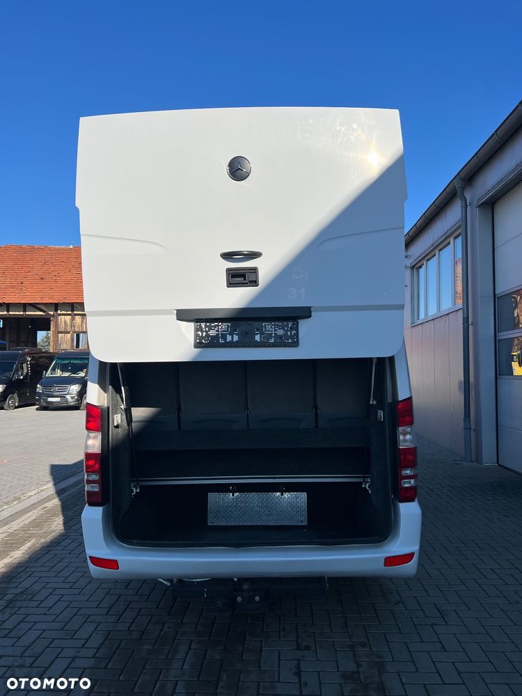 Mercedes-Benz 519 - 5