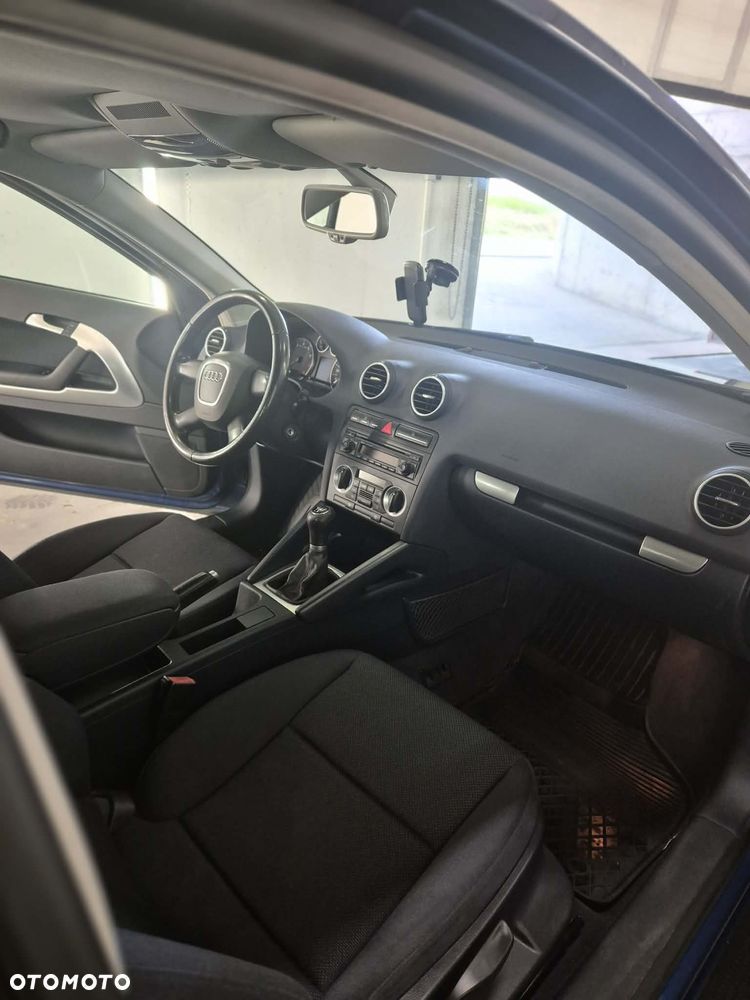 Audi A3 3-drzwiowe 1.6 Attraction - 9