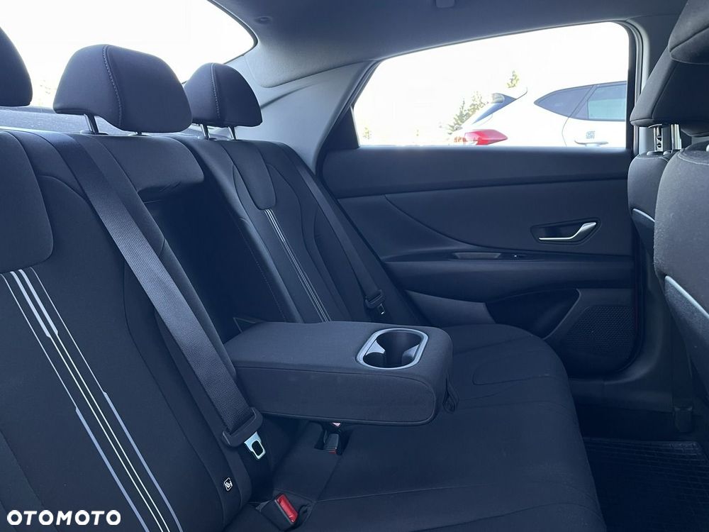 Hyundai Elantra - 19