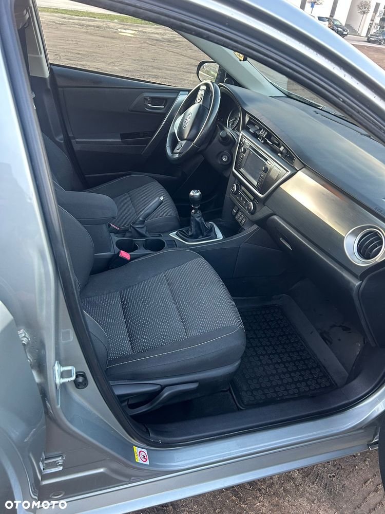 Toyota Auris 1.6 Executive - 3