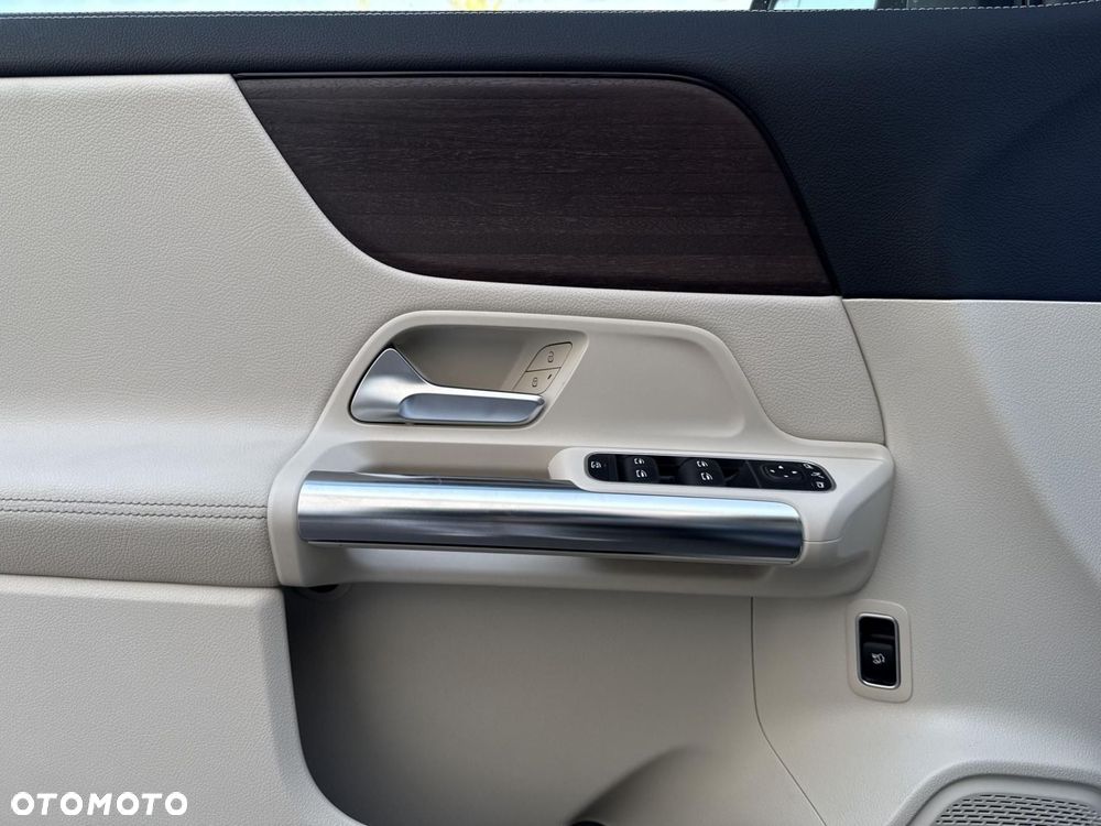 Mercedes-Benz GLA - 11