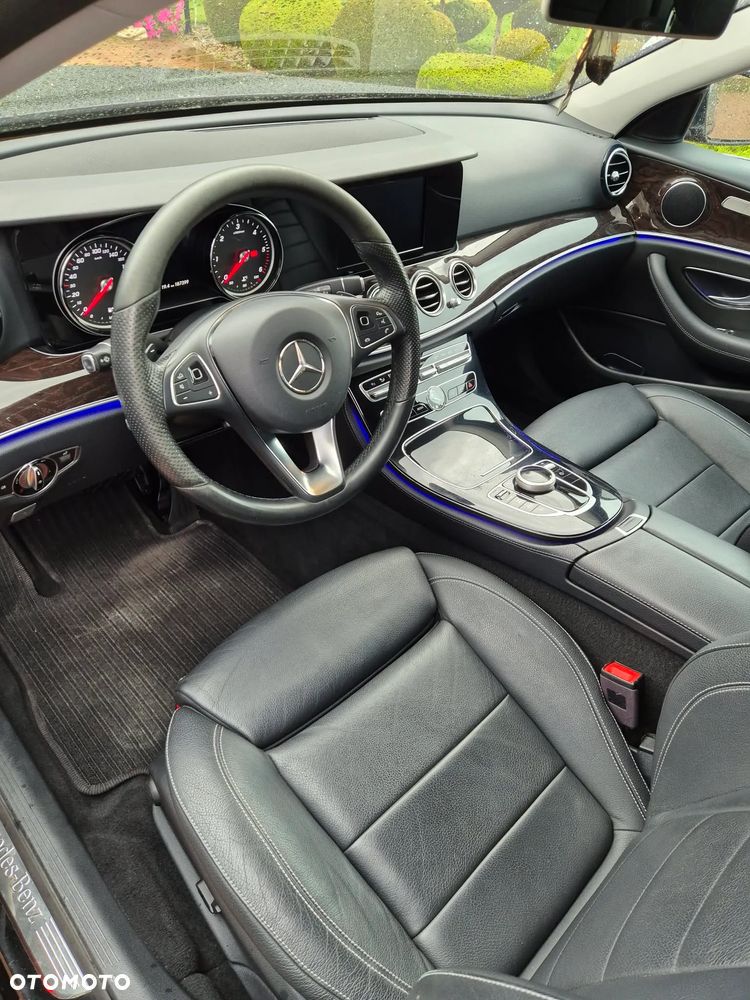 Mercedes-Benz Klasa E 220 d 4-Matic 9G-TRONIC - 8