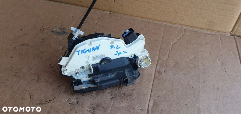 Zamek drzwi lewy przód przedni 6 Pin VW Tiguan I Lift 5N1837015E - 5