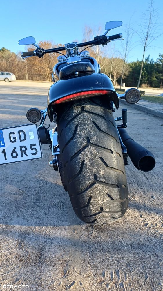 Harley-Davidson Softail Breakout - 10