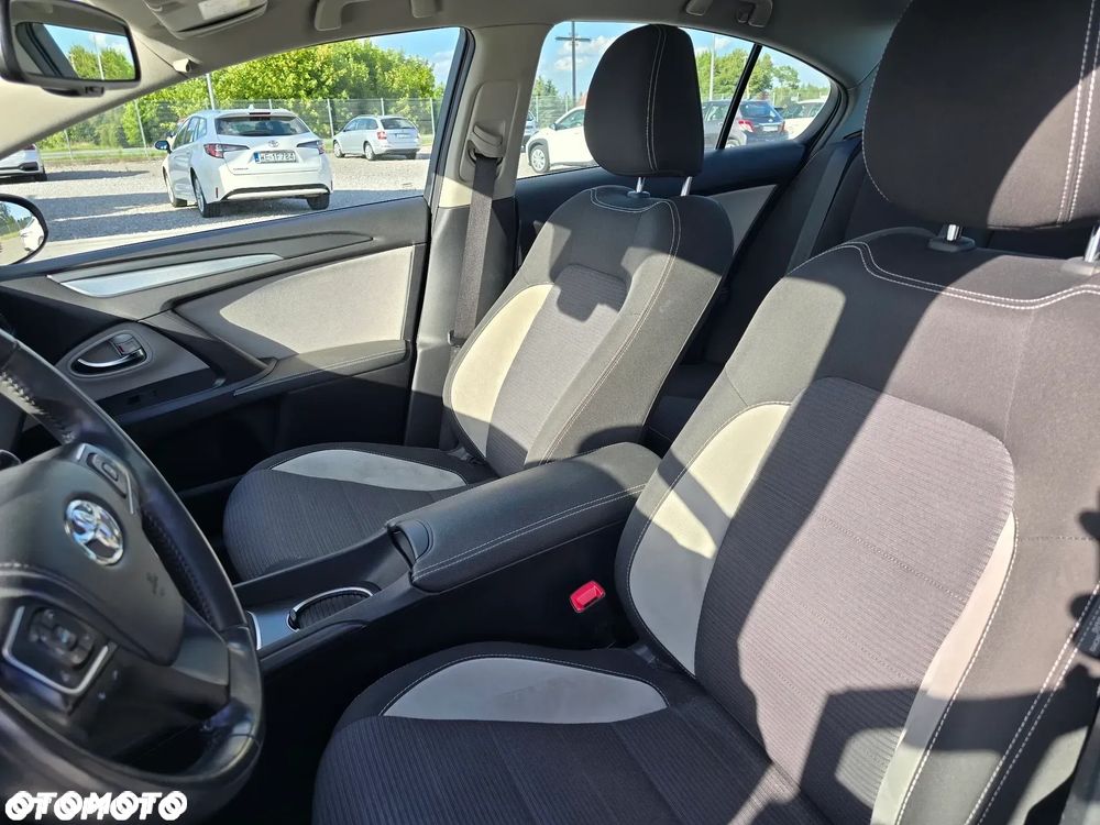 Toyota Avensis 2.0 D-4D Premium - 23