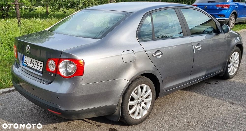 Volkswagen Jetta - 6