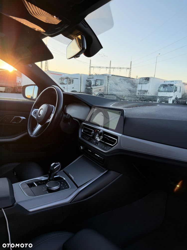 BMW Seria 3 320d xDrive - 13