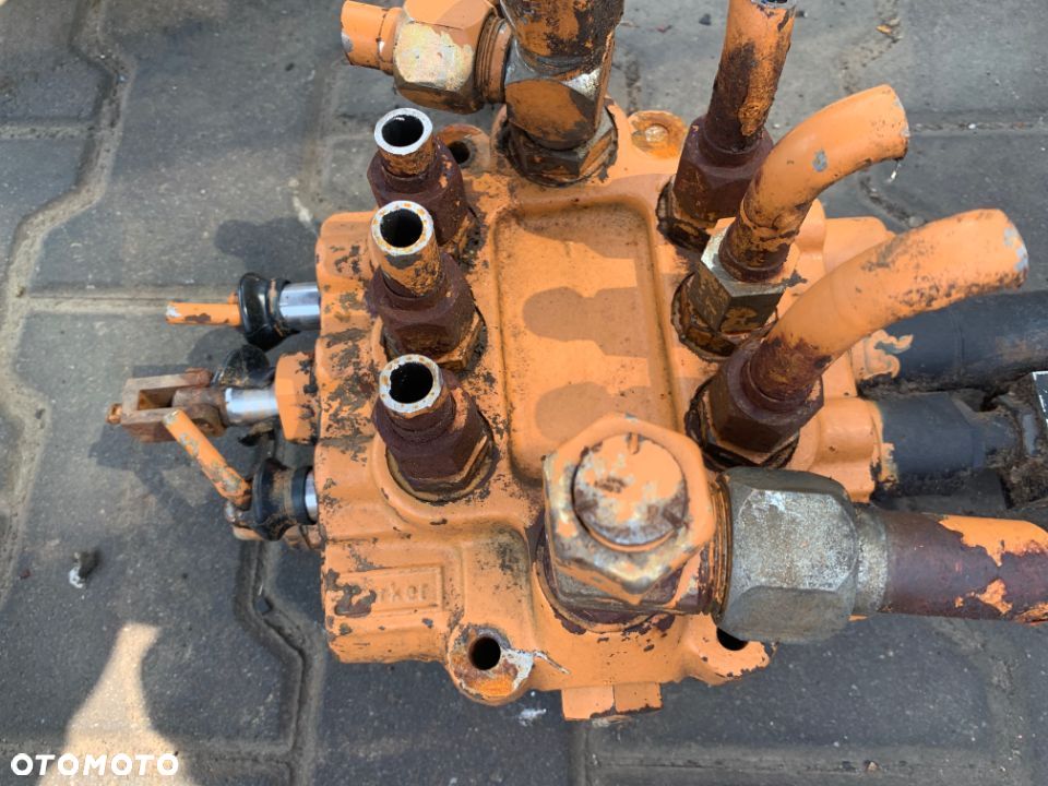 VDSP22DFD271 Parker Rozdzielacz hydrauliczny 3 sekcyjny CASE 580, 10018637 - 5