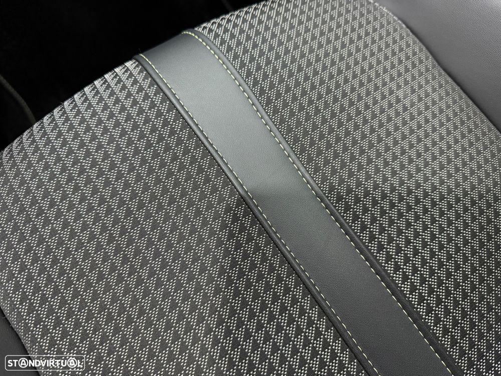 Peugeot 2008 1.2 PureTech GT Line EAT8 - 24