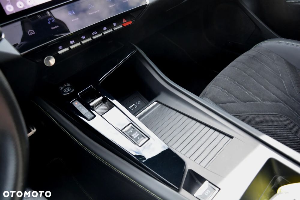 Peugeot 308 180 e-EAT8 GT - 34